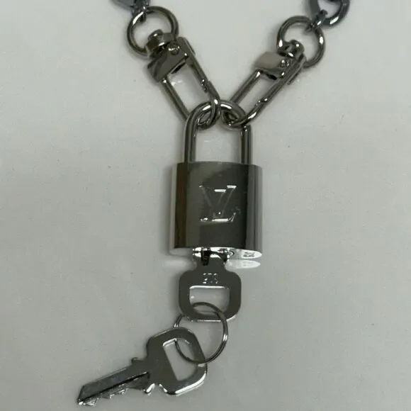 Silver Louis Vuitton lock-n-key set with unbranded 18" silver plated chain. - Picture 2 of 5